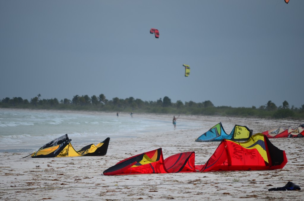 Kiteboarders enjoy lots of space in Holbox